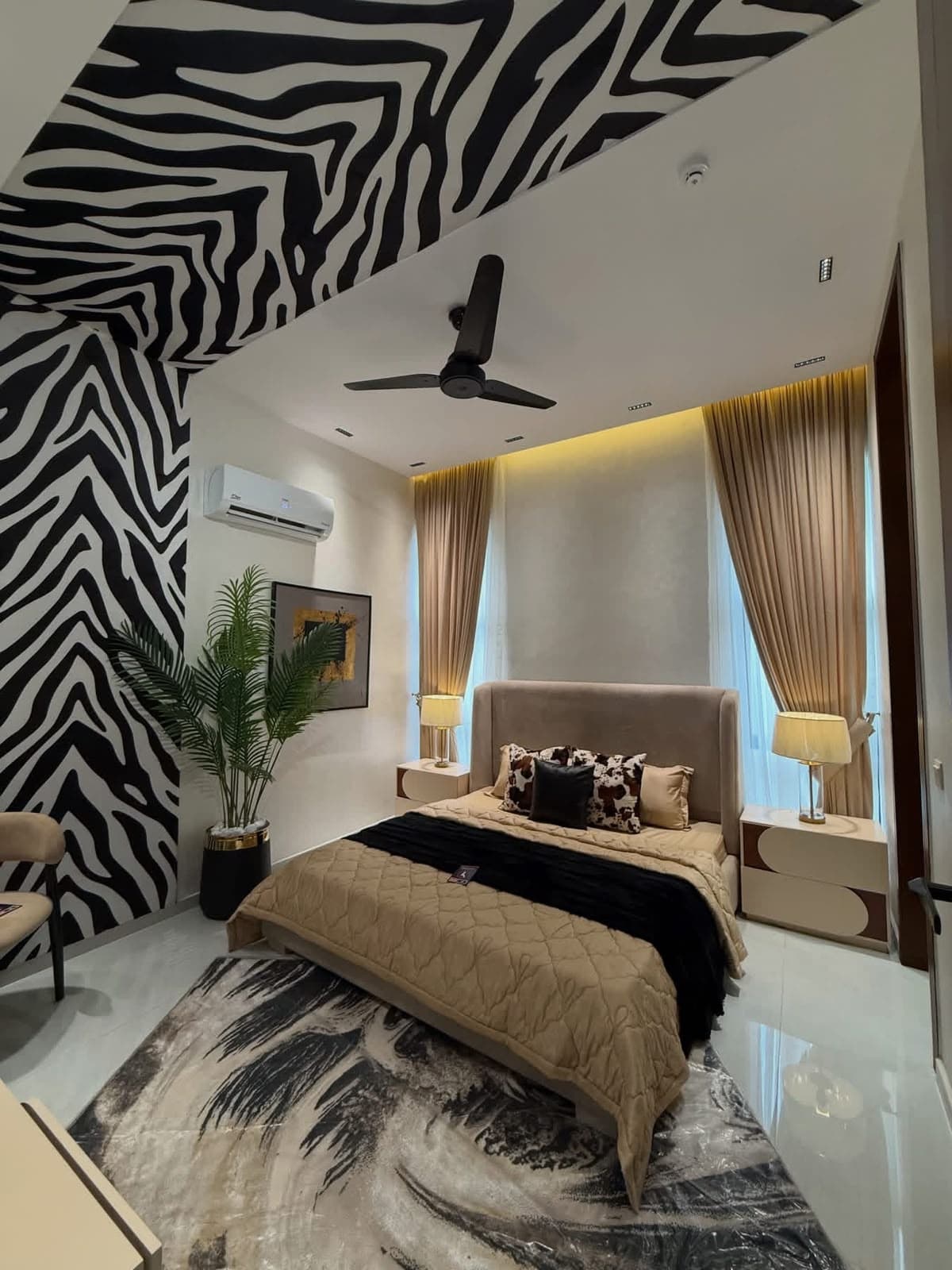 Ultra-Modern Fully Furnished 5 Marla House for Sale in DHA Phase 9 Town Lahore - Photo 6