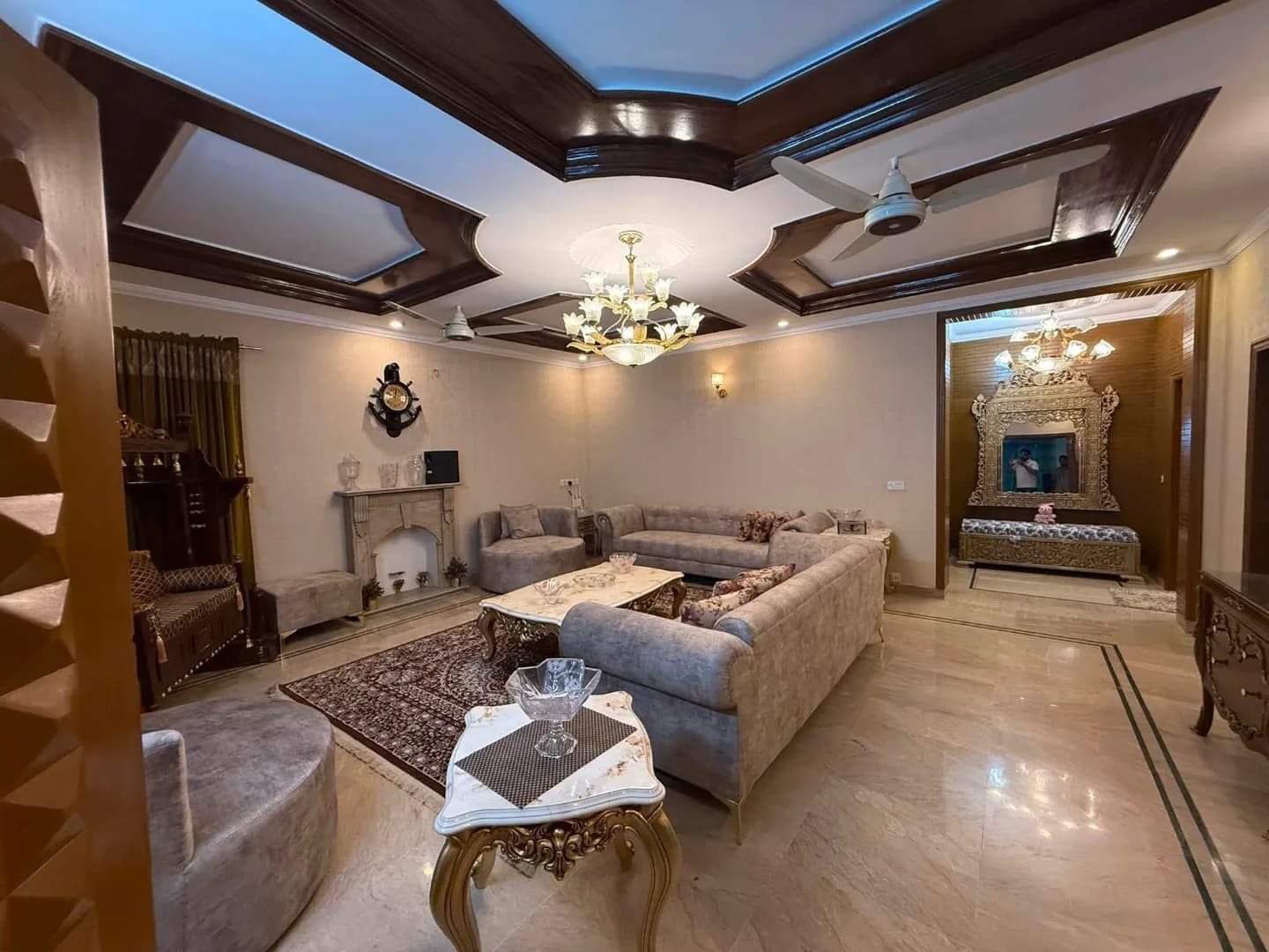 Exceptional 1 Kanal Owner-Built Fully Furnished & Renovated House with Basement for Sale in DHA Phase 4, Lahore - Photo 8