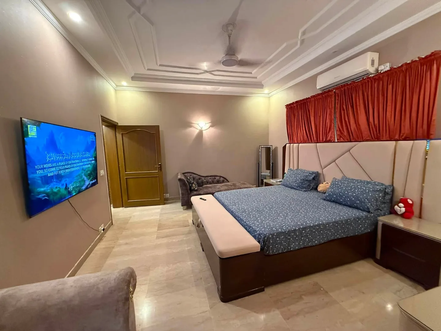 Exceptional 1 Kanal Owner-Built Fully Furnished & Renovated House with Basement for Sale in DHA Phase 4, Lahore - Photo 12