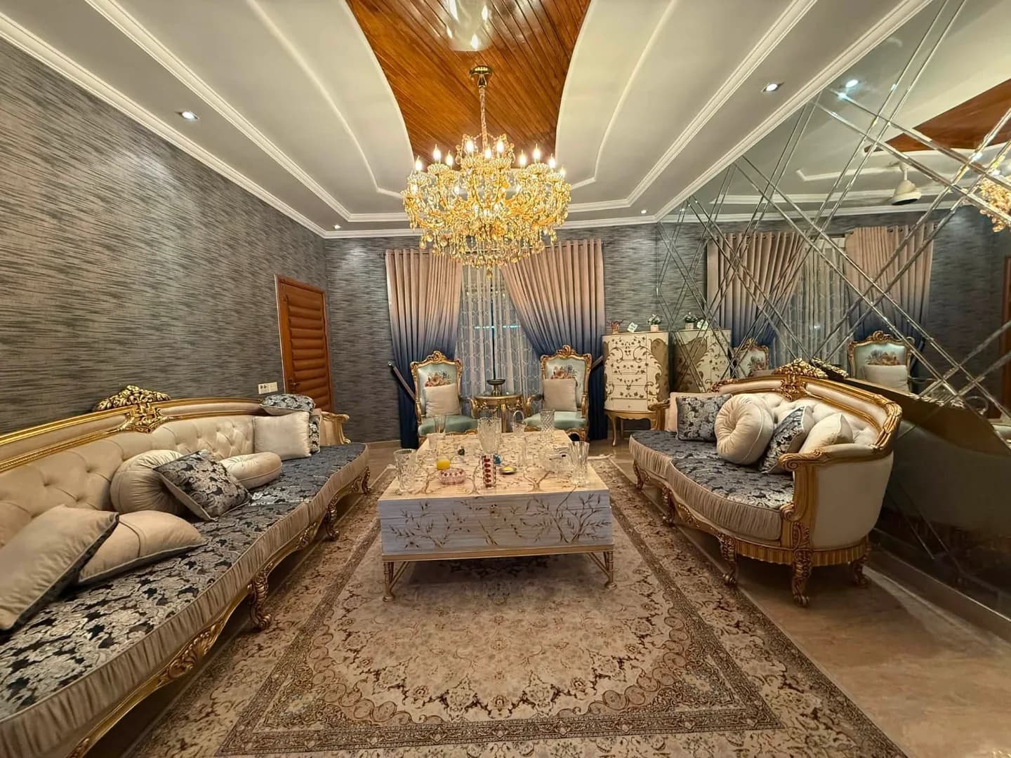 Exceptional 1 Kanal Owner-Built Fully Furnished & Renovated House with Basement for Sale in DHA Phase 4, Lahore - Photo 16