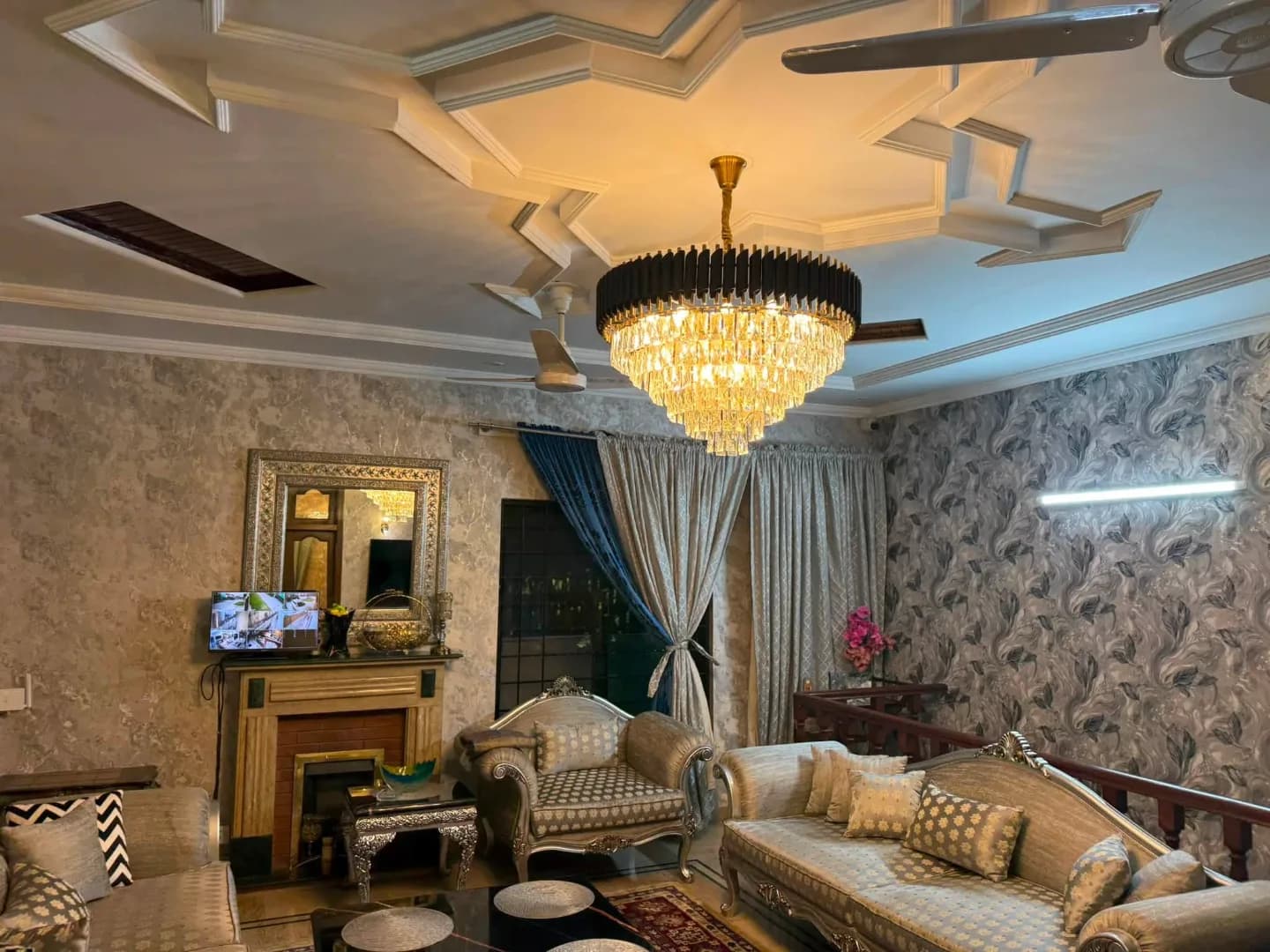 Exceptional 1 Kanal Owner-Built Fully Furnished & Renovated House with Basement for Sale in DHA Phase 4, Lahore - Photo 17