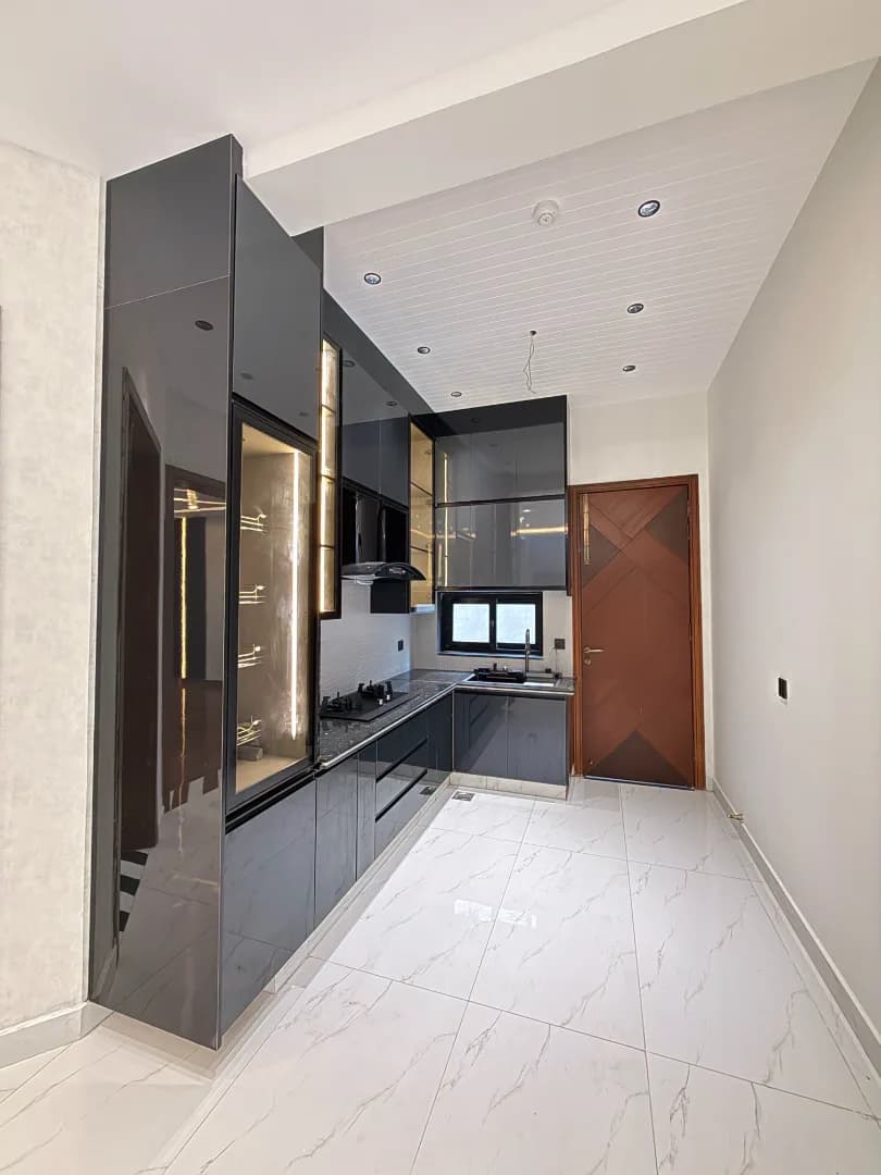 Stunning 10 Marla Ultra-Modern Designer House for Sale in DHA Phase 7, Lahore - Photo 3